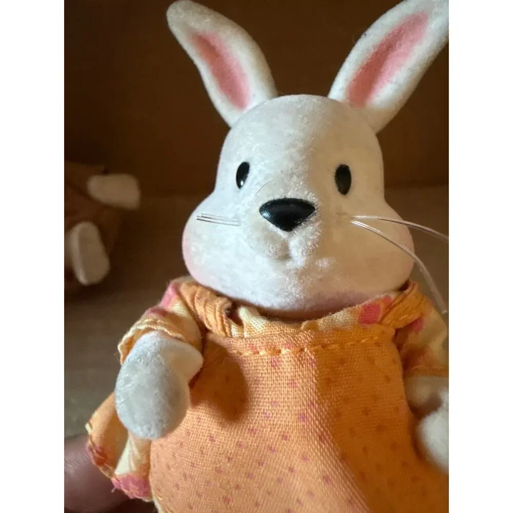 Li'l Woodzeez Hopping Goods Family Amelia & Elliot White Rabbits